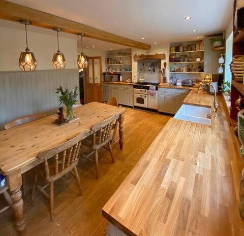 Cottage In The Heart Of Frome Exterior foto